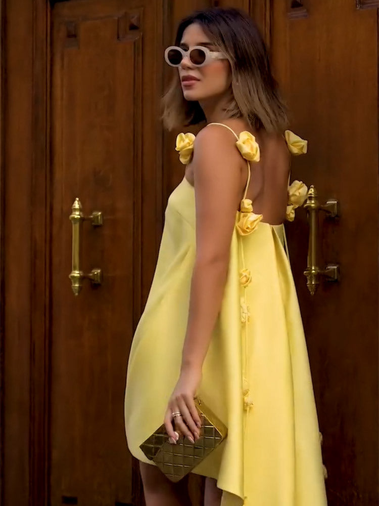 Rosalie™ – Elegantes Satijn-Minikleid mit 3D-Blüten
